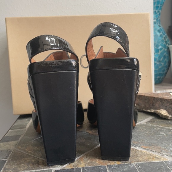 No. 704B Reneh Black Leather & Patent heels - Picture 6 of 10